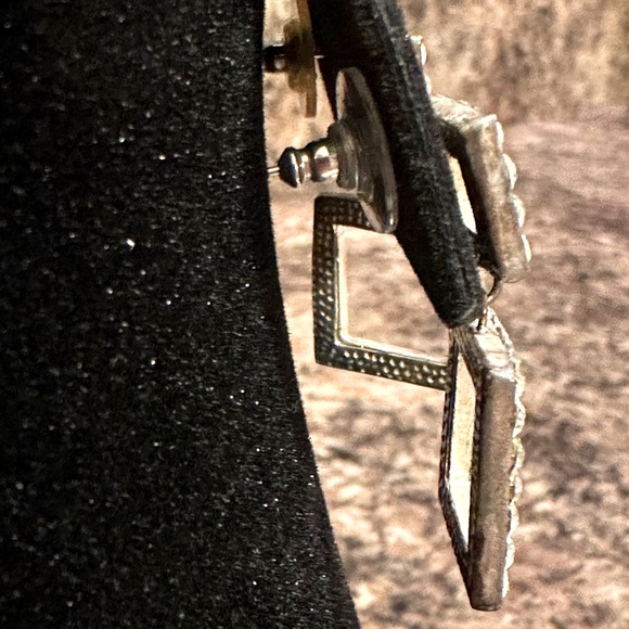 Sparkly dangling square rhinestone earrings - Picture 3 of 5